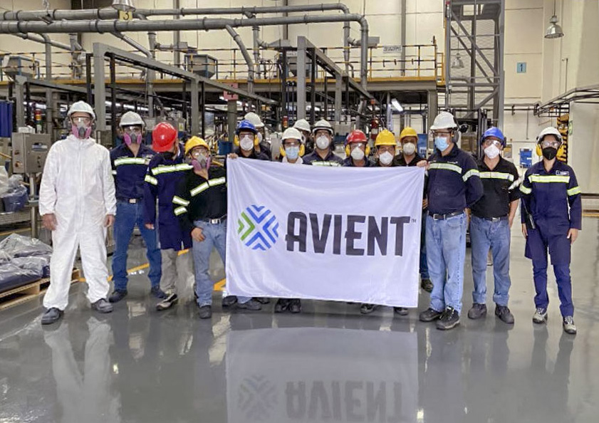 SR_group holding banner